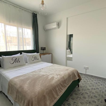 Simple One Bedroom Flat In Engomi Kültér fotó