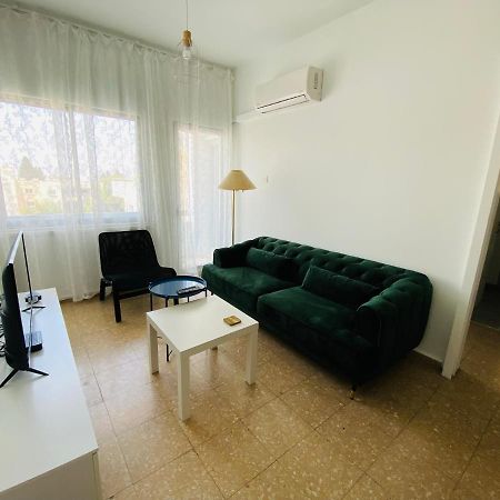 Simple One Bedroom Flat In Engomi Kültér fotó